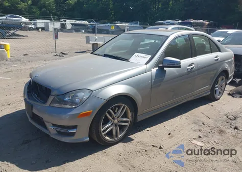 2013 Mercedes-Benz C 300 Luxury 4Matic/Sport 4Matic from USA, damaged, VIN WDDGF8AB0DA822279